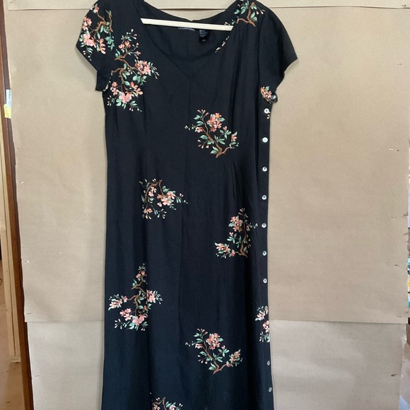 Liz Claiborne Dresses & Skirts - Crazy Horse by Liz Claiborne Floral Black Dress. Linen blend. Size 12